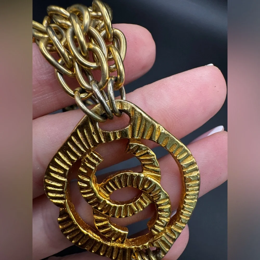 LOT 1556 24K gold plated CHANEL vintage bracelet